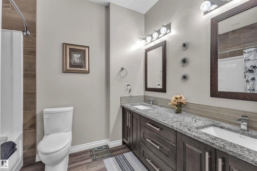 5052 Lakeshore Drive, Sylvan Lake, AB - Indoor Photo Showing Bathroom