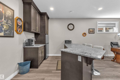 5052 Lakeshore Drive, Sylvan Lake, AB - Indoor Photo Showing Kitchen
