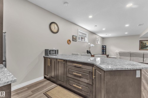 5052 Lakeshore Drive, Sylvan Lake, AB - Indoor Photo Showing Kitchen