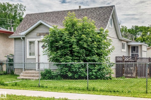 Gabled residence with light-colored siding and a shingled roof - 11939 89 Street, Edmonton, AB 