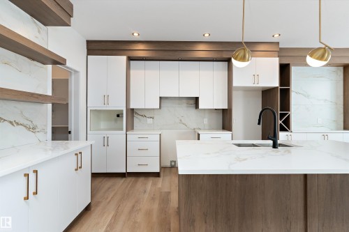 5 Axelwood Crescent, Spruce Grove, AB - Indoor Photo Showing Kitchen With Upgraded Kitchen