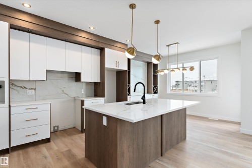 5 Axelwood Crescent, Spruce Grove, AB - Indoor Photo Showing Kitchen With Upgraded Kitchen