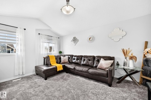1935 Davidson Wynd Sw, Edmonton, AB 