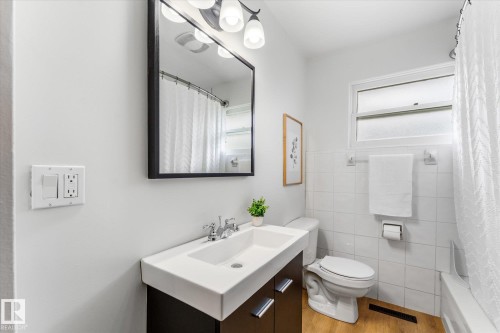 8911 149 Street, Edmonton, AB - Indoor Photo Showing Bathroom