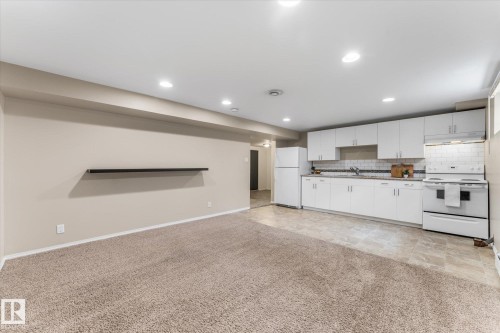 8911 149 Street, Edmonton, AB - Indoor Photo Showing Kitchen