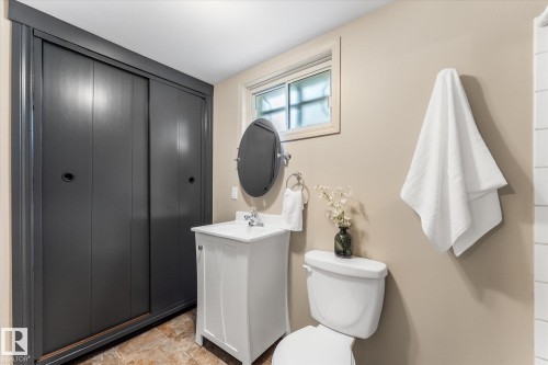 8911 149 Street, Edmonton, AB - Indoor Photo Showing Bathroom