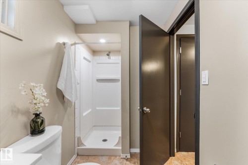8911 149 Street, Edmonton, AB - Indoor Photo Showing Bathroom