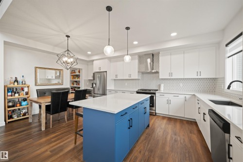 2742 Collins Crescent, Edmonton, AB 