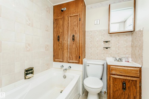 10105 98 Avenue, Morinville, AB - Indoor Photo Showing Bathroom