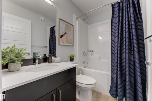 9823 227 Street Nw, Edmonton, AB - Indoor Photo Showing Bathroom