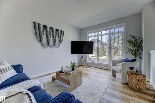9823 227 Street Nw, Edmonton, AB - Indoor Photo Showing Living Room