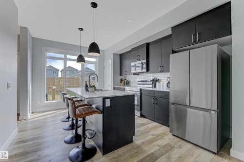 9823 227 Street Nw, Edmonton, AB - Indoor Photo Showing Kitchen With Upgraded Kitchen
