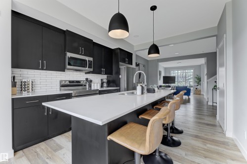 9823 227 Street Nw, Edmonton, AB - Indoor Photo Showing Kitchen With Upgraded Kitchen