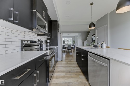9823 227 Street Nw, Edmonton, AB - Indoor Photo Showing Kitchen With Upgraded Kitchen
