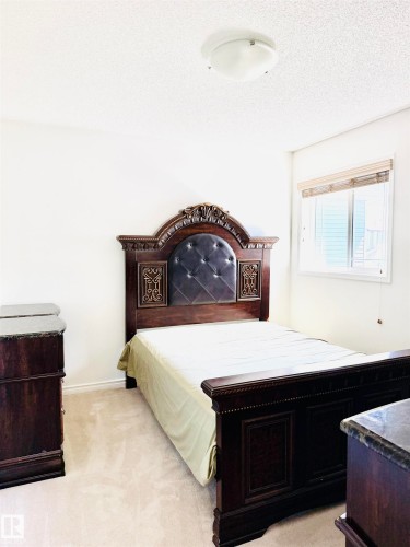 White walls complement neutral-toned carpeting throughout this space - 3120 25 Avenue, Edmonton, AB 
