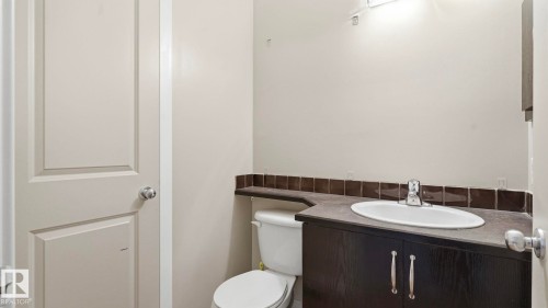 #24 6410 134 Av Nw, Edmonton, AB - Indoor Photo Showing Bathroom