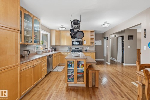 8529 95 Avenue, Fort Saskatchewan, AB - Indoor Photo Showing Kitchen