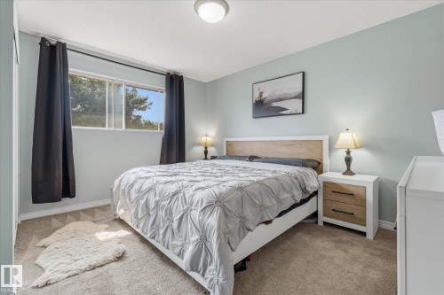 8529 95 Avenue, Fort Saskatchewan, AB - Indoor Photo Showing Bedroom