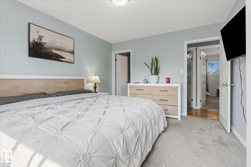 8529 95 Avenue, Fort Saskatchewan, AB - Indoor Photo Showing Bedroom