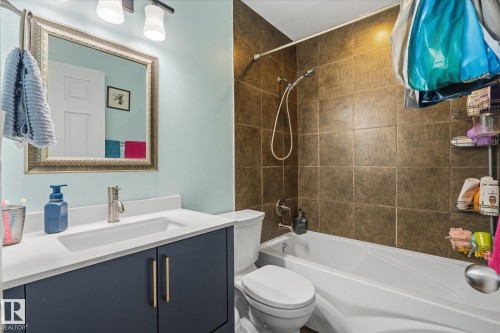 8529 95 Avenue, Fort Saskatchewan, AB - Indoor Photo Showing Bathroom