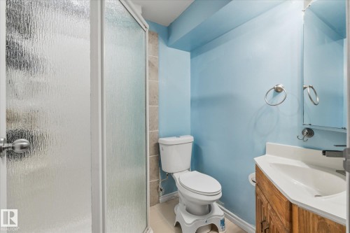 8529 95 Avenue, Fort Saskatchewan, AB - Indoor Photo Showing Bathroom