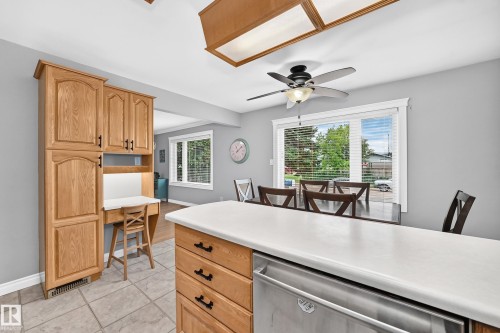 7916 130 Avenue Nw, Edmonton, AB - Indoor