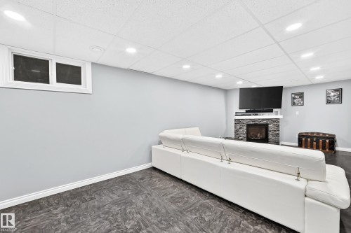 7916 130 Avenue Nw, Edmonton, AB - Indoor Photo Showing Other Room