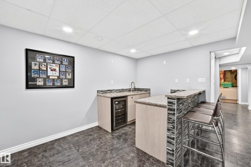 7916 130 Avenue Nw, Edmonton, AB - Indoor