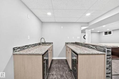 7916 130 Avenue Nw, Edmonton, AB - Indoor Photo Showing Kitchen
