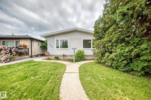 7916 130 Avenue Nw, Edmonton, AB - Outdoor
