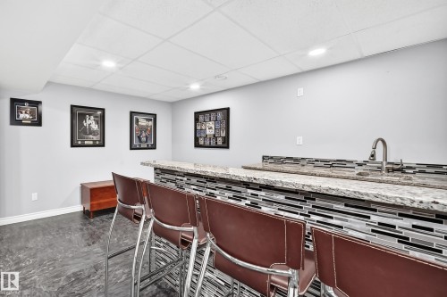 7916 130 Avenue Nw, Edmonton, AB - Indoor