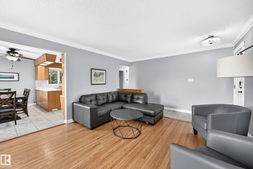 7916 130 Avenue Nw, Edmonton, AB - Indoor Photo Showing Living Room