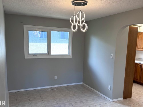 7312 137 Avenue Nw, Edmonton, AB 