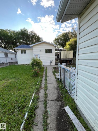 Yard - 11938 70 Nw, Edmonton, AB 
