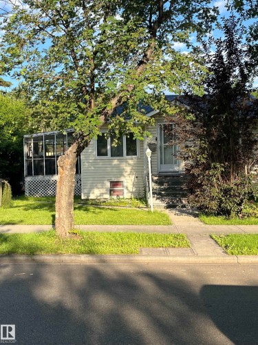 Front house - 11938 70 Nw, Edmonton, AB 
