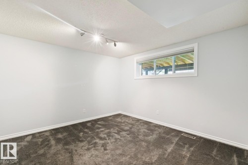 9312 151 Avenue Nw, Edmonton, AB 