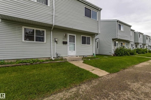 Image quality insufficient for description - 209 Dickinsfield Court Nw, Edmonton, AB 