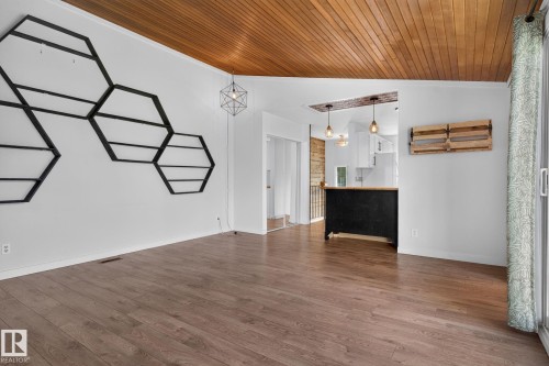 Living room - 1071 Millbourne Road Nw, Edmonton, AB 
