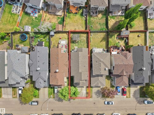 Single-family residence with a gabled roof and a rear yard - 4021 158 Avenue Nw, Edmonton, AB -  With View