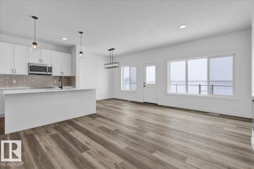 139 Caledon Crescent, Spruce Grove, AB - Indoor Photo Showing Kitchen With Upgraded Kitchen