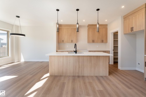 117 Garneau Gate, Spruce Grove, AB - Indoor Photo Showing Kitchen