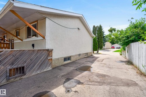 Exterior stucco siding with a wood-clad balcony featuring a diagonal slat railing - 3 Bristow Crescent, Spruce Grove, AB - Outdoor With Exterior
