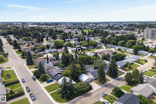 Residential neighborhood with mature trees, green lawns, and paved streets - 3 Bristow Crescent, Spruce Grove, AB - Outdoor With View