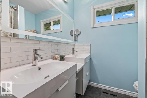 5507 102A Avenue Nw, Edmonton, AB 