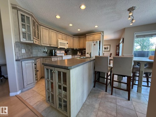Kitchen - 5604 57 Avenue, Beaumont, AB 
