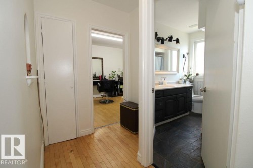 7715 84 Avenue, Edmonton, AB - Indoor Photo Showing Bathroom
