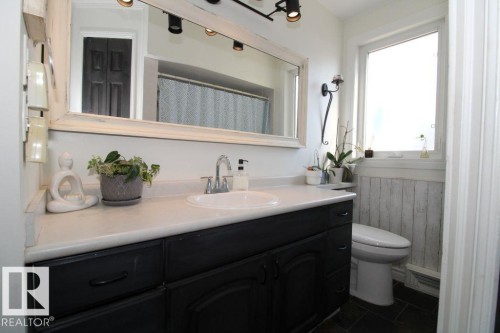 7715 84 Avenue, Edmonton, AB - Indoor Photo Showing Bathroom