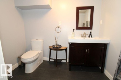 7715 84 Avenue, Edmonton, AB - Indoor Photo Showing Bathroom