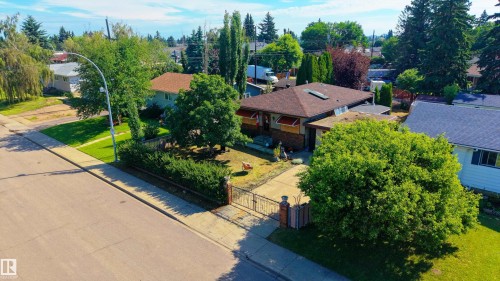 10407 45 Street Nw, Edmonton, AB 