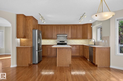 610 Hunters Close Nw, Edmonton, AB - Indoor Photo Showing Kitchen
